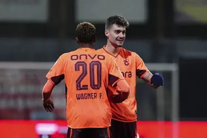 Ernest Muçi gollerine kupada da devam etti