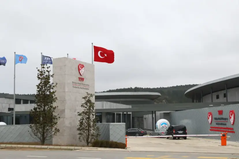 Fenerbahçe ve Galatasaray, PFDK'ya sevk edildi!