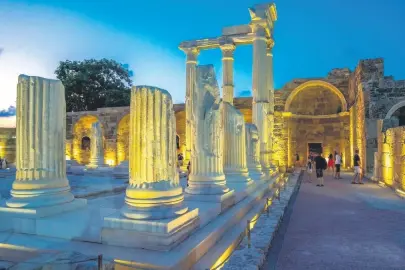 Gece mesaisindeki müzeler ilgi odağı