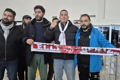 Sivasspor'da Rey Manaj'a havaalanında coşkulu karşılama!