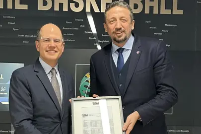 TBF Başkanı Hidayet Türkoğlu'ndan FIBA Genel Sekreteri Andreas Zagklis'e ziyaret!