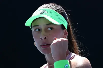 Zeynep Sönmez'den tarihi zafer! Rus rakibini eledi, bir ilki başardı