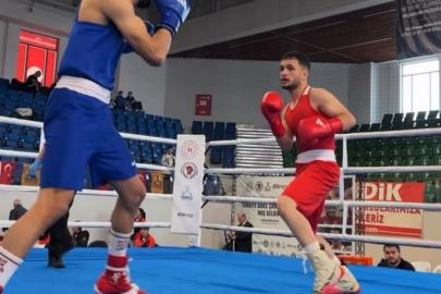 Ağrılı boksör Sezgin Acar Türkiye üçüncüsü oldu