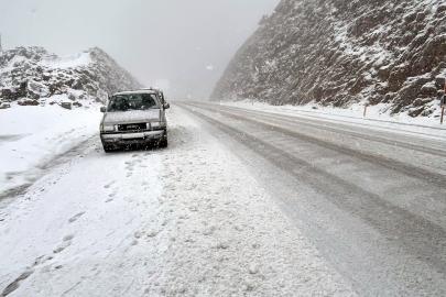 Antalya- Konya yolunda kar yağışı etkili oluyor