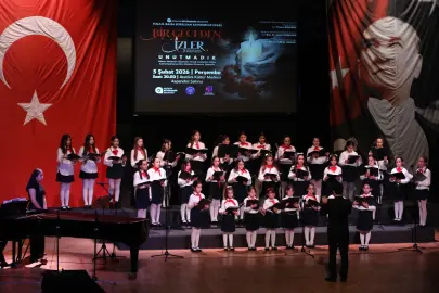 Antalya’da çocuk korosundan deprem anması