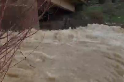 Arıcak’ta kar eridi, dereler coştu