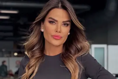 Aslında üç yaş büyüğüm