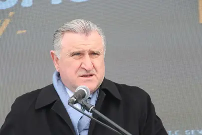 Bakan Bak, Kış Olimpiyat Oyunları’nda yarışacak milli sporcularla görüştü