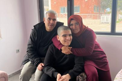 Bakanlığın devreye girdiği otizmli Muhammet, yeni merkezde ailesi ile buluştu