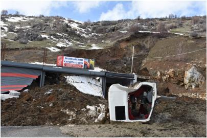 Bitlis’te iş yerleri heyelanın altında kaldı