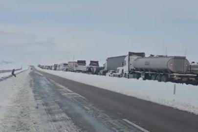 Doğubayazıt-Ağrı Karayolunda kilometrelerce kuyruk oluştu