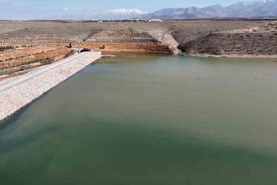 Doluluk oranı maksimum seviyeye ulaşan Sultansuyu Barajı’nda kapak açıldı