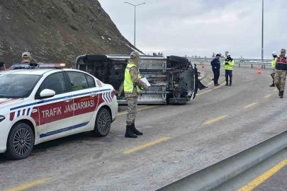 Erzincan’da emniyet kemeri hayat kurtardı: 2 kişi kazayı yara almadan atlattı