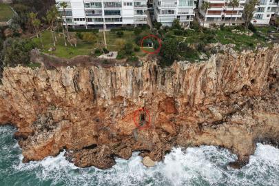 Falezlerdeki kaçak baraka ve asansörü mühürlendi