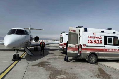 Hasta 2 bebek ambulans uçakla İstanbul’a sevk edildi