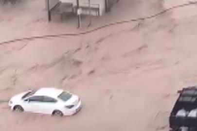 Hatay'da sağanak etkili oldu: Yollar göle döndü evleri su bastı