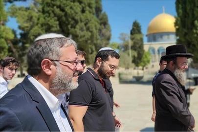 İşgal bakanı Ramazan ayının ilk Cuma günü Mescid-i Aksa avlusuna baskın düzenledi