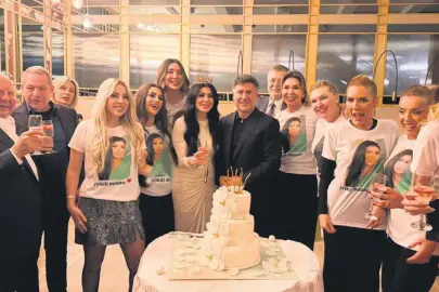 İzzet Yıldızhan’dan eşine unutulmaz kutlama