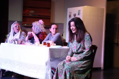 “Kadın Sığınağı” oyunu Bursa İnegöl’de sanatseverlerle buluştu