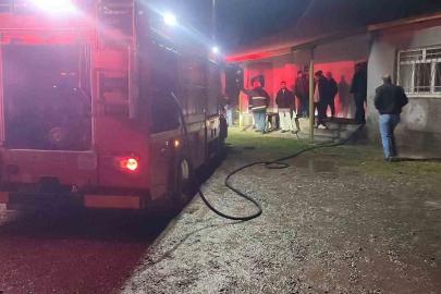 Karakoçan’da rüzgarın tutuşturduğu bacayı itfaiye ekipleri söndürdü