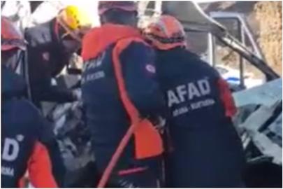 Kayseri’de okul servisi tırla çarpıştı: Bir ölü, 7 yaralı