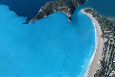 Sağanak sonrası Ölüdeniz'in rengi turkuaza döndü