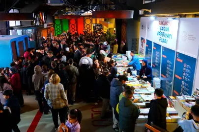 Sakaryalı çocuklar 'Edebiyat Fuarı'nda buluştu