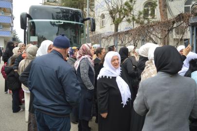 Siirt’te umreye gidenler gözyaşlarıyla uğurlandı