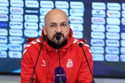 Sivasspor'da Evren Otyakmaz'dan Rey Manaj açıklaması!