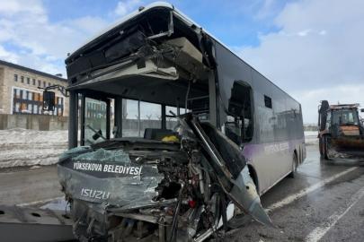 Yüksekova’da 18 kişinin yaralandığı kazanın görüntüleri ortaya çıktı