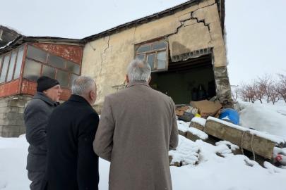 Yüksekova’da evi çöken yaşlı kadına devlet şefkati: "Yalnız bırakmayacağız"