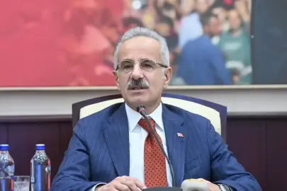 Bakan Uraloğlu: Hürmüz Boğazı’nda 15 Türk sahipli gemi bulunuyor