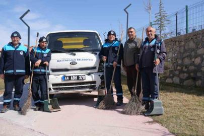 Battalgazi’de Derme Deresi çevresinde temizlik ve yıkama çalışması