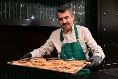 Bursa Yıldırım'da Başkan Yılmaz önce pişirdi, sonra ikram etti