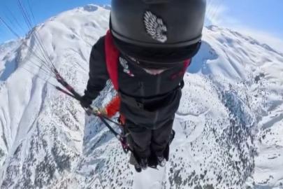 Ekstrem sporcu Koçak, Erzincan’da wingsuit ve paraşütle 500 metreden atladı