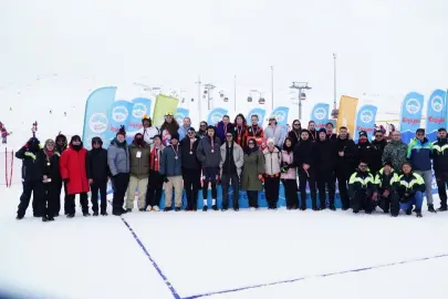 Erciyes'te kar voleybolu coşkusu