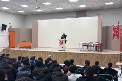 Erzincan’da öğrencilere "Ramazan ve Hayatımıza Yansımaları" konferansı verildi