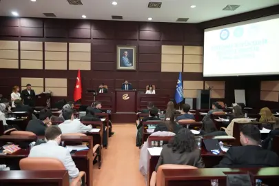 Eskişehir'de gençler meclis kürsüsünde