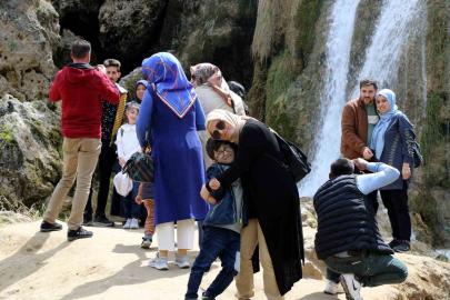 Girlevik Şelalesi’ne bayramda ziyaretçi akını