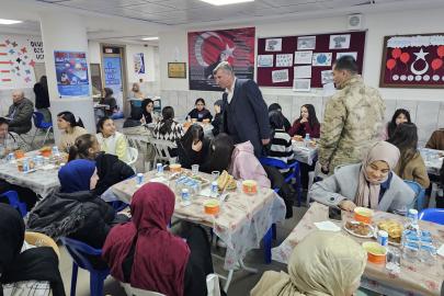 HÜDA PAR'lı Başkan Özhan, öğrencileri iftar sofrasında buluşturdu