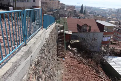 İzmit Yenidoğan’da tehlikeli alan güvenli hale getirildi