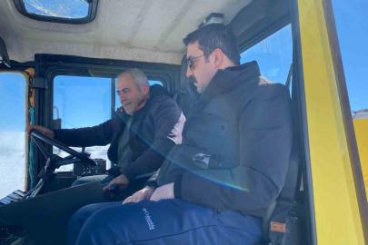 Kaymakam Akköz, karla mücadele çalışmalarını yerinde inceledi