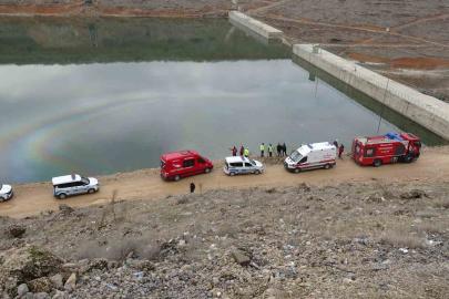 Malatya’da kontrolden çıkan araç gölete düştü