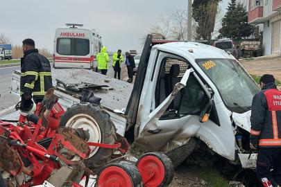 Mardin'de kamyonet ile traktör çarpıştı: 3 yaralı