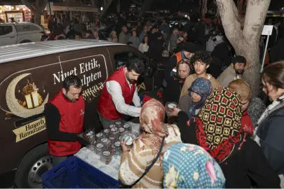 Mersin Büyükşehir’den Kadir Gecesi’nde lokma ikramı