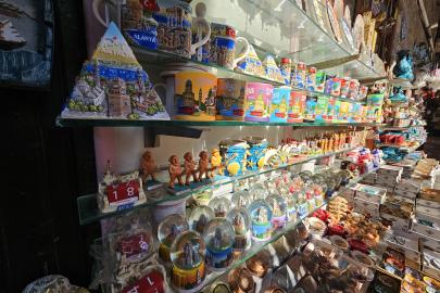 'Müstehcen heykelcik’ şikayeti ile tarihi semtte 2 yıldır uygulanmayan karar hayata geçti