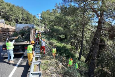 Sakar Geçidi’nde yangınlara karşı yol kenarı temizliği