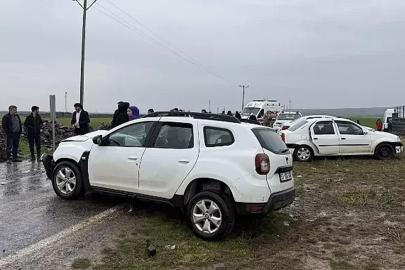 Şanlıurfa'da iki otomobil çarpıştı: 2'si çocuk 8 yaralı