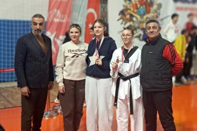 Tekvandoda Burdurlu sporculardan 2 bronz madalya