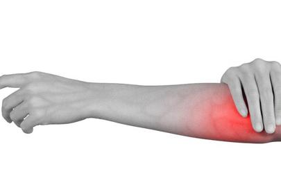 Uzmandan önemli uyarı: Masada çalışanlarda tenisçi dirseği riski